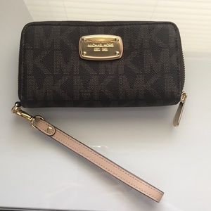 Michael Kors clutch/wristlet